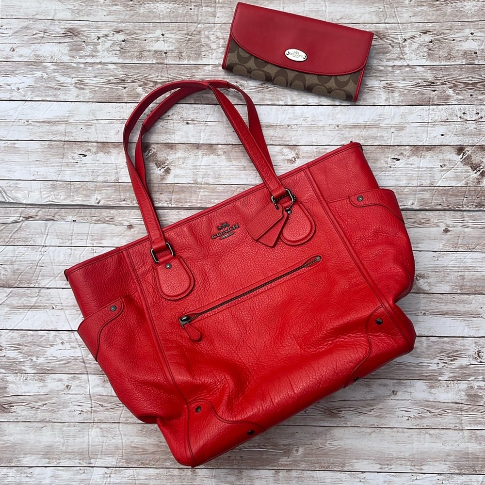 TOTE ONLY Coach Vibrant Red Orange Large Leather Tote